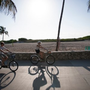 South-Beach-Lummus-Park-Leisure-Bicyclists-MS