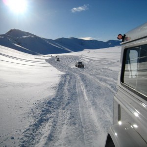 Driving_in_snowtracks